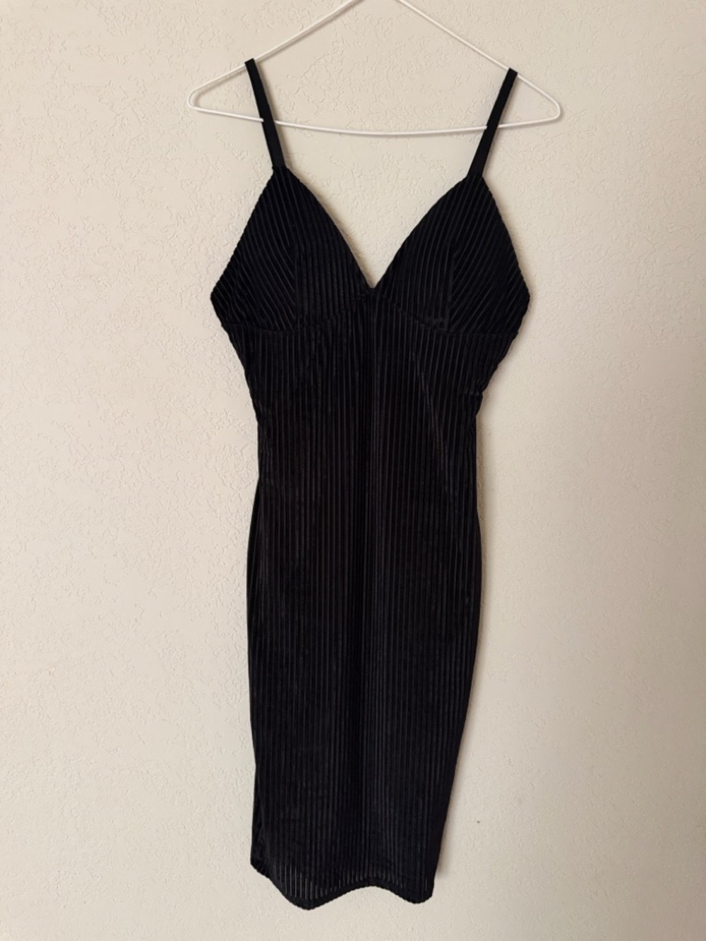 Black Ribbed V-Neck Knee Length Dress S